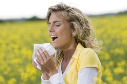 sneezing-eye-allergy